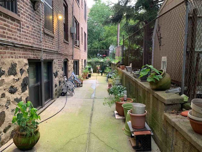 Foto del edificio - 56 Glenwood Ave