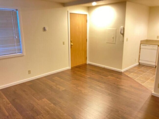 Building Photo - 1 bedroom in Seattle WA 98117
