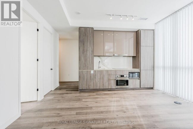 Building Photo - 8 Interchange Wy