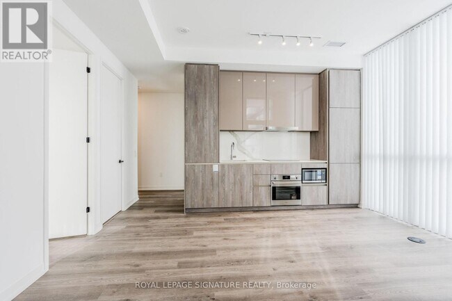 Photo du bâtiment - 8 Interchange Wy