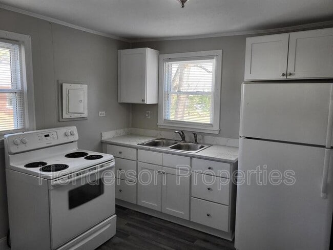 Building Photo - 154 Shurley St