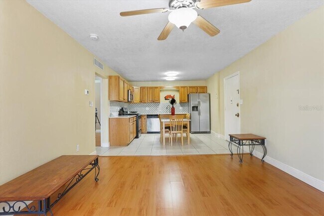 Building Photo - 1700 SW 16th Ct