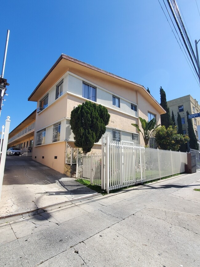 Building Photo - 5179 Fountain Ave