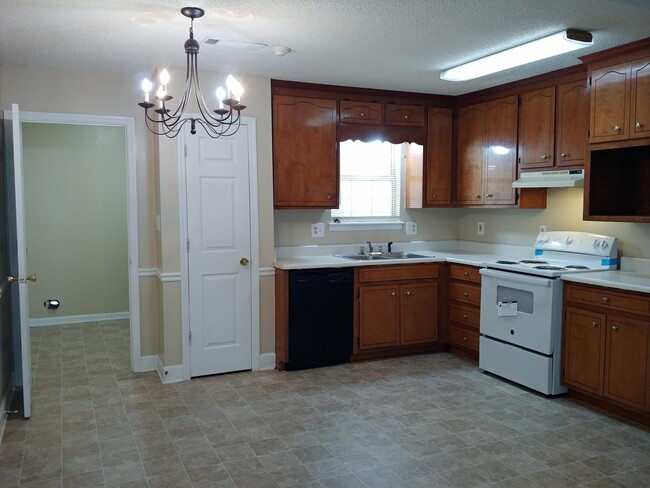 Building Photo - 3214 Fernridge Dr