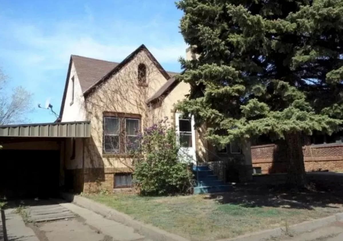 137 2nd Ave E, Dickinson, ND 58601 House Rental in Dickinson, ND