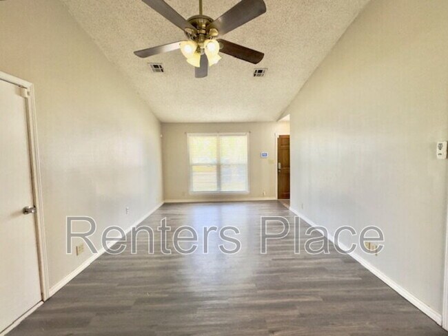 Building Photo - 8405 N 116th E Pl