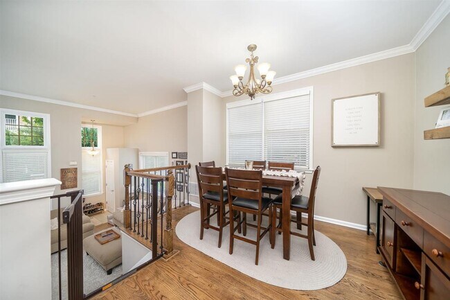 Foto del edificio - 368 Kingston Ct