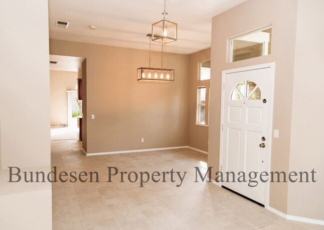Building Photo - 806 Wine Ct