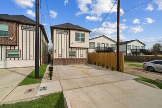 Building Photo - 3539 Mt Pleasant St