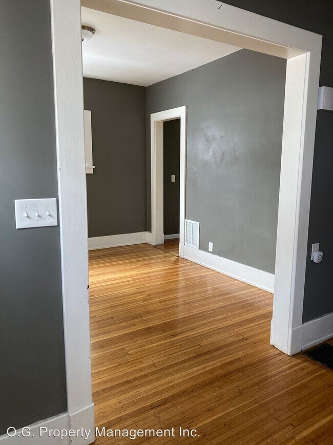 Building Photo - 3 br, 1.5 bath House - 339 Raines Park