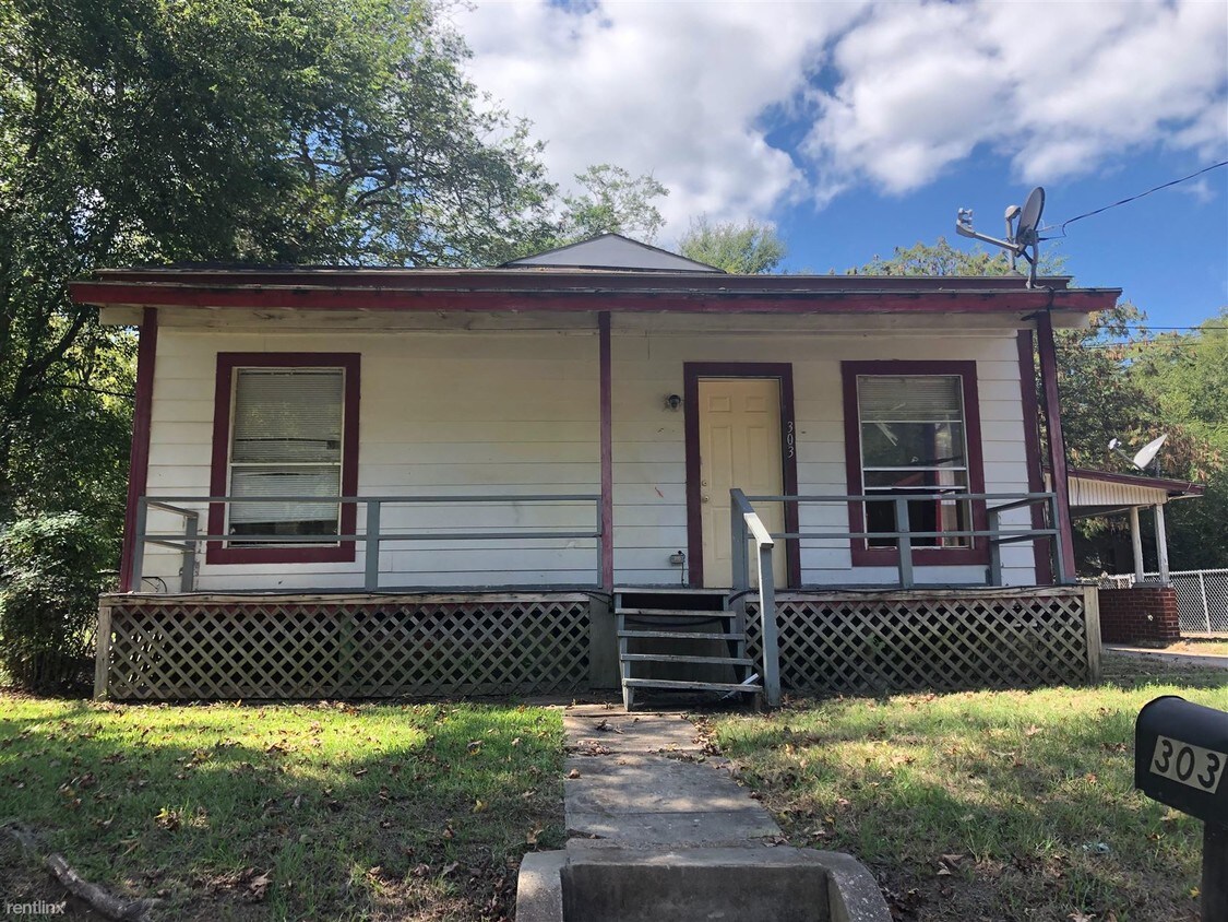 3 br, 1 bath House 303 Nolan St House Rental in Marshall, TX