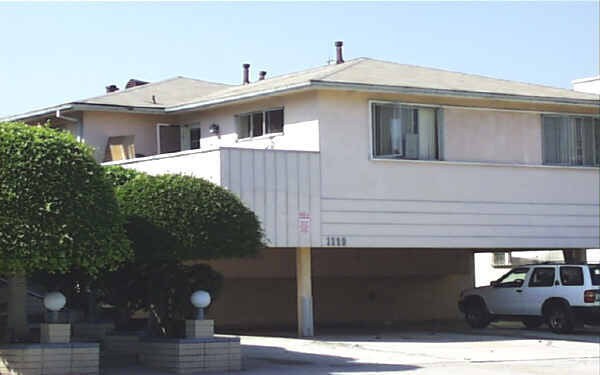 Building Photo - 1119 S Sherbourne Dr