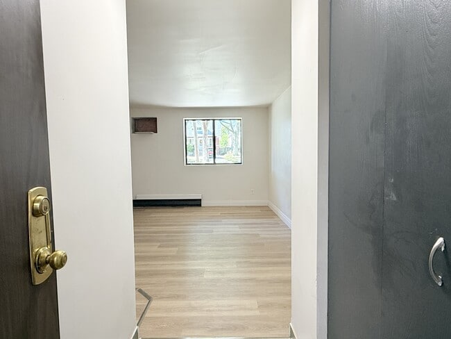 Building Photo - 650 Cameron Ave