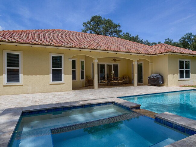 Foto del edificio - 506 Cypress Rd