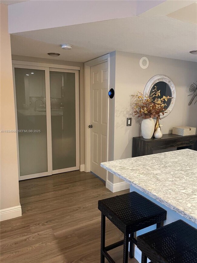 Building Photo - 7370 S Ocean Dr