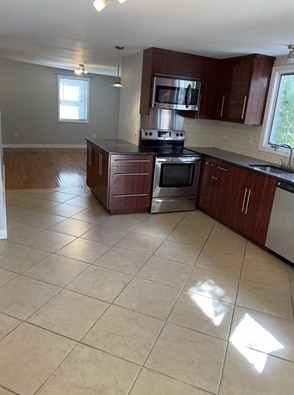 Building Photo - 202 3rd St