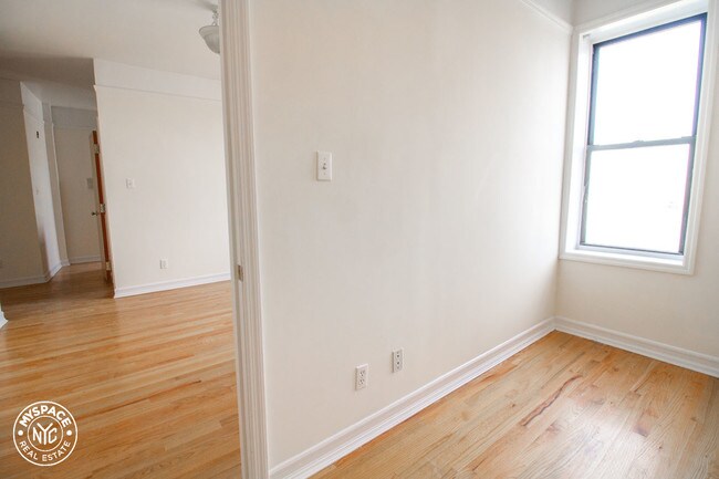 Foto del edificio - 236 E 23rd St