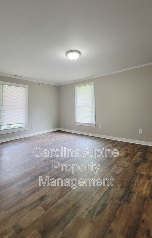Building Photo - 505 Martin St