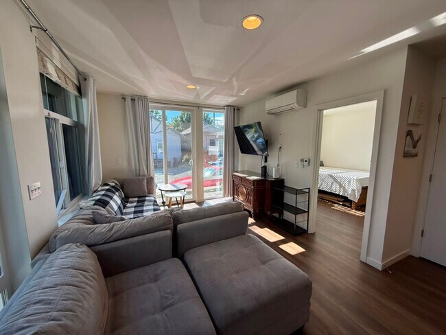 Foto del edificio - 1017 NE 55th St