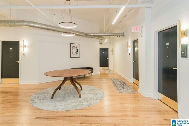 Foto del edificio - 300 20th St N