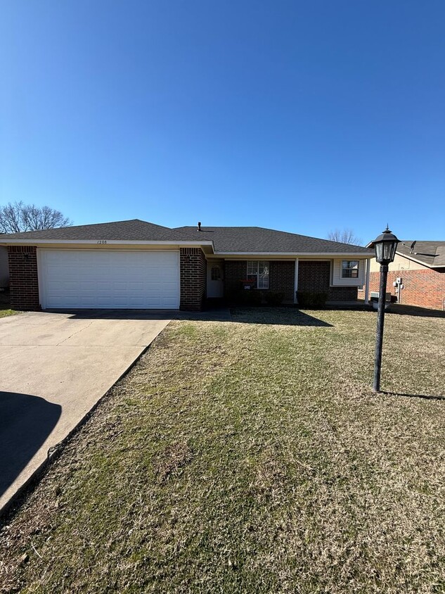 Foto principal - 1028 Ollie Dr. Van Buren, AR 72956