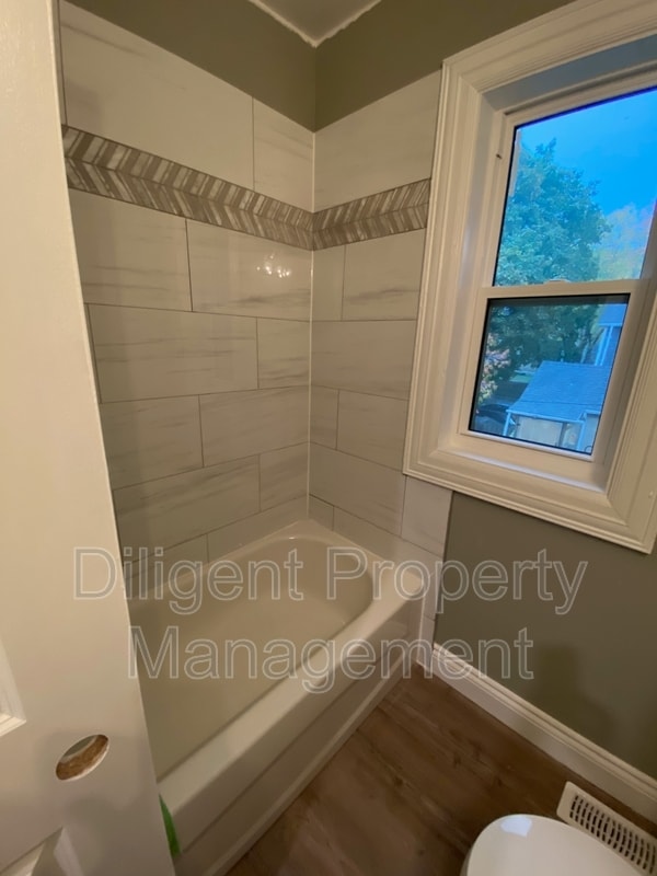 Building Photo - 203 Rubidge St