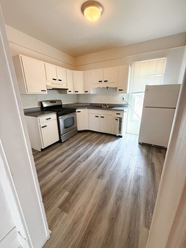 Foto principal - Spacious Multi-Unit Home Near UNC – Flexible Living & Modern Updates