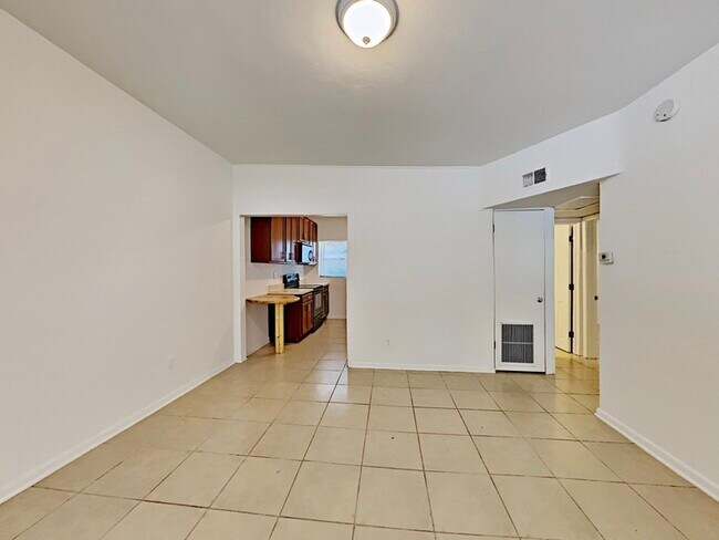 Building Photo - 1706 Rose Blvd