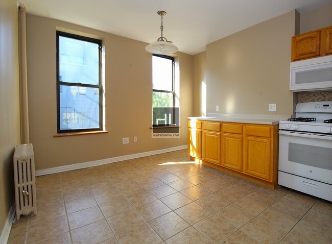 Building Photo - 724 Bergen St