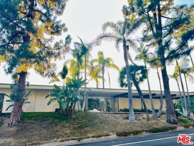 Building Photo - 1865 Loma Vista Dr