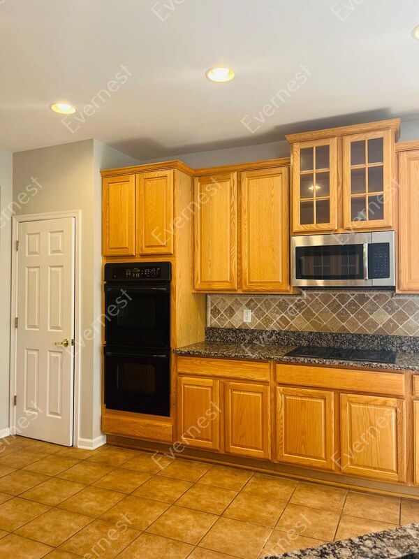 Foto del edificio - 743 Rolling Fork Dr