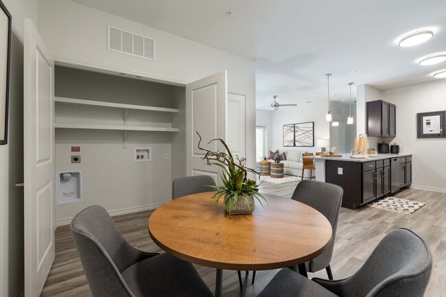 Building Photo - Balcones Trails