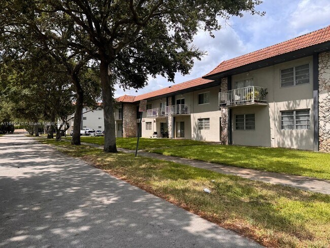 Building Photo - 13960 Lake Placid Ct