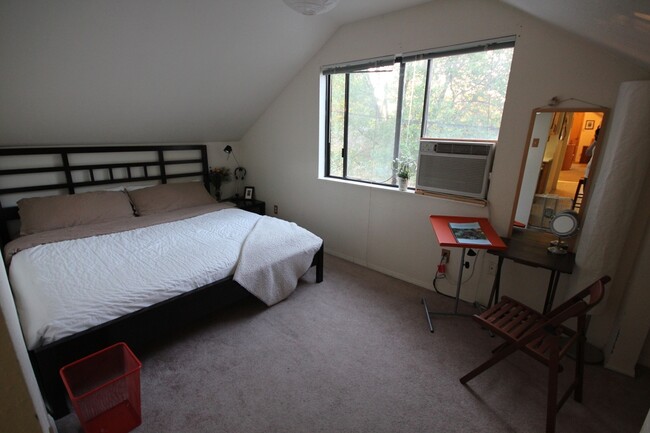 Foto del edificio - Quiet Upstairs Apartment in Provo |Availab...