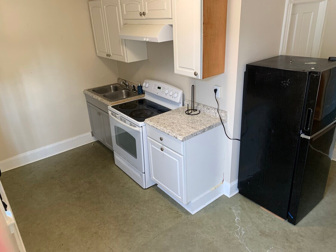 Kitchen - 631 E End Ave