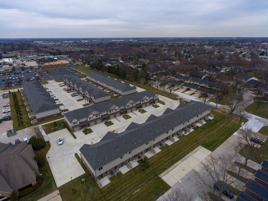 Garland Apartments 16900 Preston Ct Clinton Township, MI