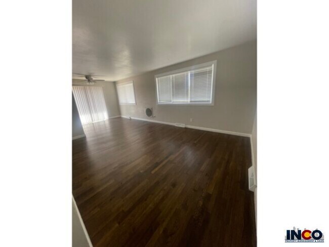 Foto del edificio - 634 W Crestline Ave