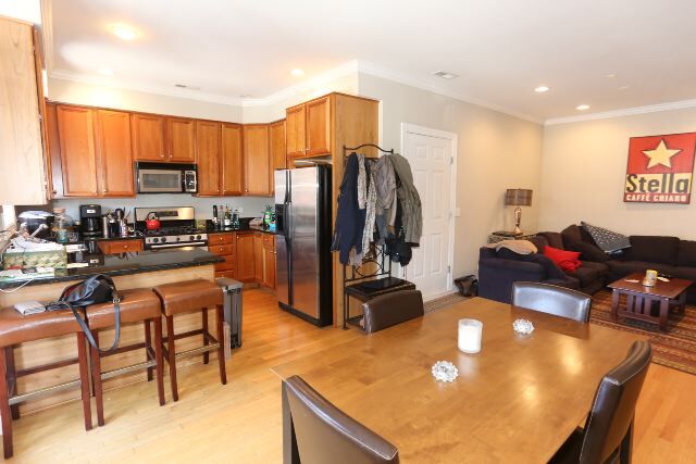 Foto del edificio - 3711 N Southport Ave