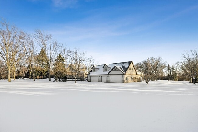 Building Photo - 16W125 89th Pl