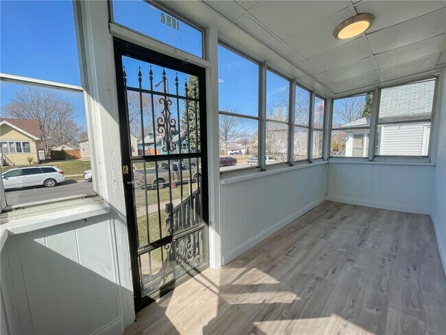 Building Photo - 1086 Galtier St