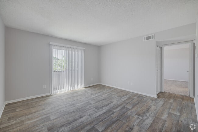 1BR, 1BA - 880SF - Living Room - Spring Hill Apartments