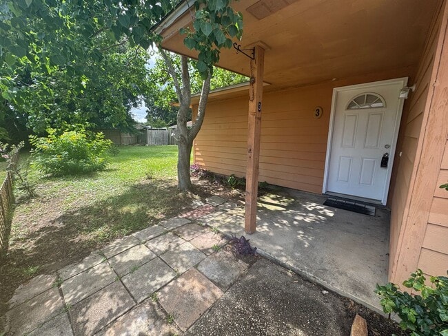 Building Photo - Gulf Breeze - Greenbriar Estate - 2 bedroom, 1 bathroom