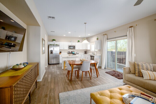 3 habitaciones, 2,5 baños - 1735 pies cuadrados - Cortaro Point