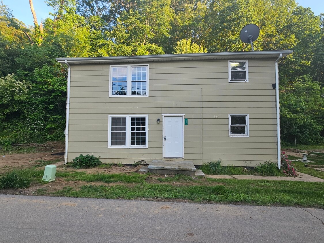 Primary Photo - 150 Edgewater Rd