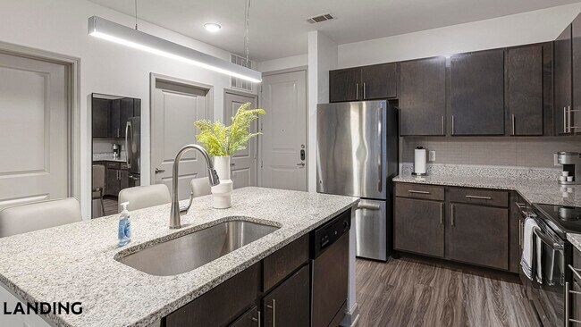 Foto del edificio - 2800 NE Green Oaks Blvd