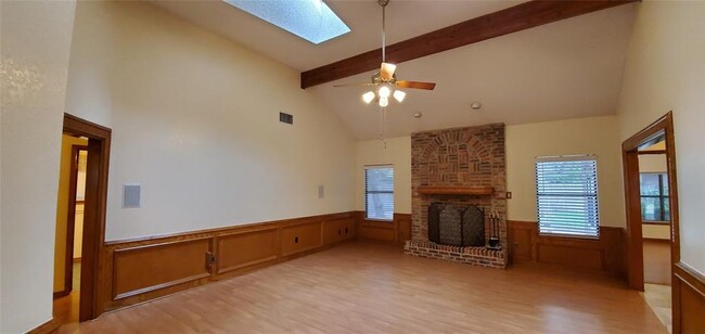 Building Photo - 906 Blue Spring Cir