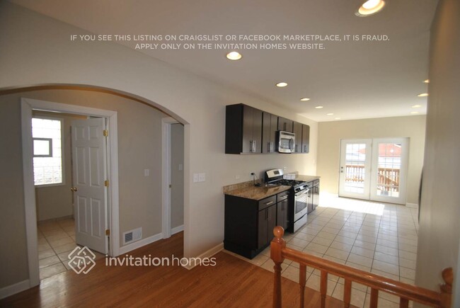 Foto del edificio - 6209 N Maplewood Ave