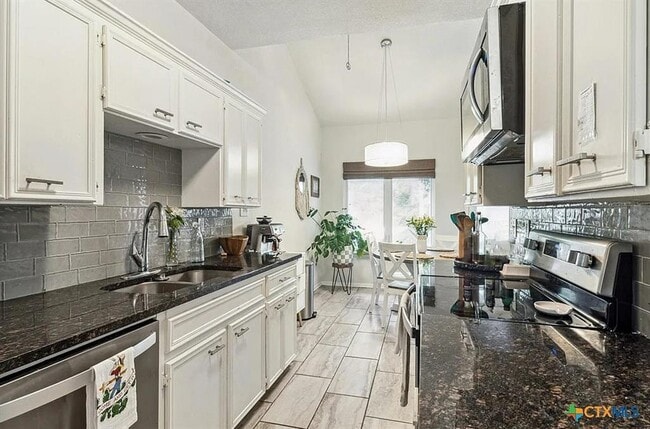 Building Photo - 313 Quarry St