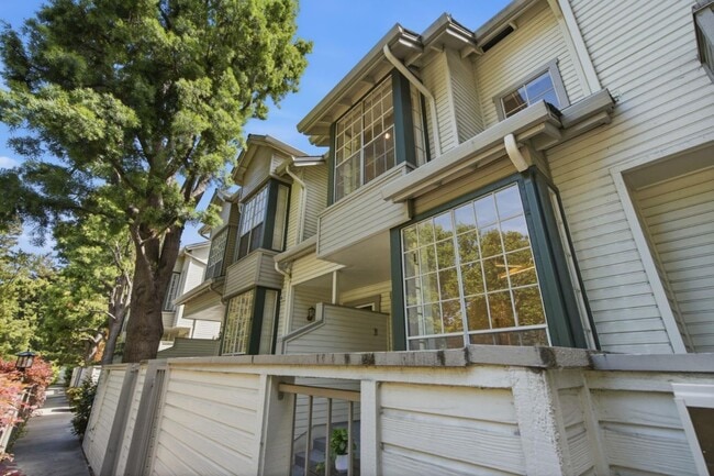 Building Photo - 991 Belmont Terrace