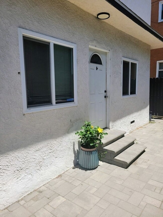 Building Photo - 416 Lime Ave